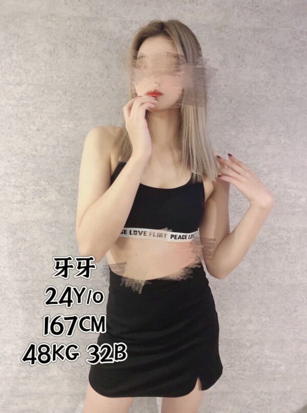 Y牙牙 24age 甜美小美眉